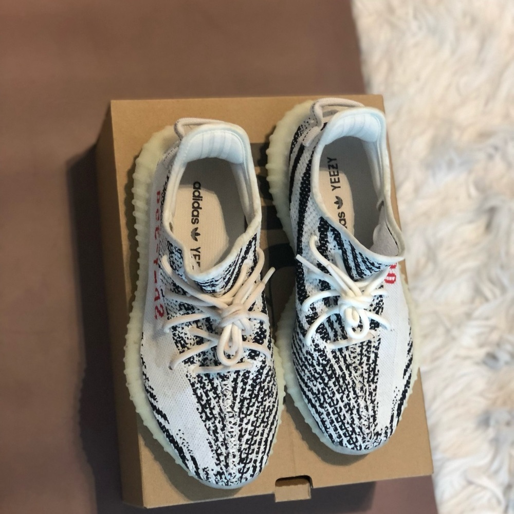 Yeezy black and white size 7 1/2 men’s